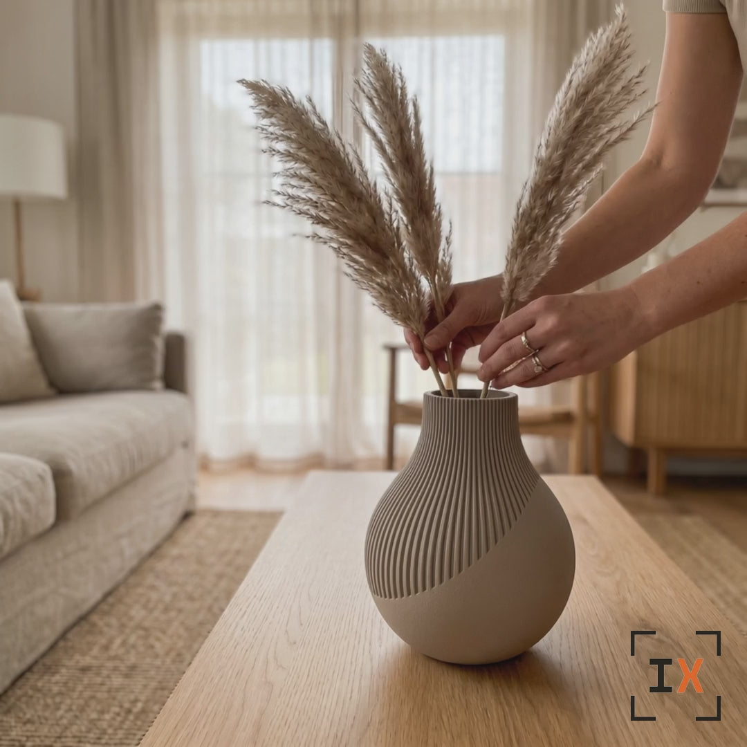 Neki Edge Vase
